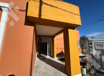 Casa · 152m² · 4 Ambientes · 1 Cochera · Venta Casa a Estrenar 3 Dorm. - B ° Los Sauces, Fernandez Oro