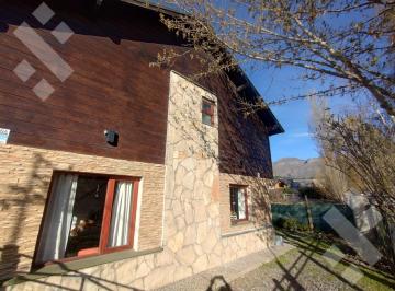 Casa · 60m² · 3 Ambientes · 1 Cochera · Casa en Alquiler Temporario. - Vega San Martin - San Martin de Los Andes