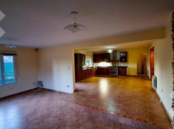 Casa · 272m² · 10 Ambientes · 3 Cocheras · Venta: Casa 4 Dormit - con Quincho y Piscina S/ruta 7. Centenario (Nqn)