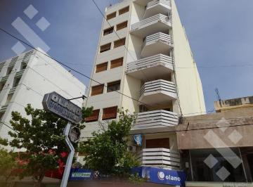 Departamento · 90m² · 6 Ambientes · Venta Semipiso de 3 Dorm. - Centro Cipolletti
