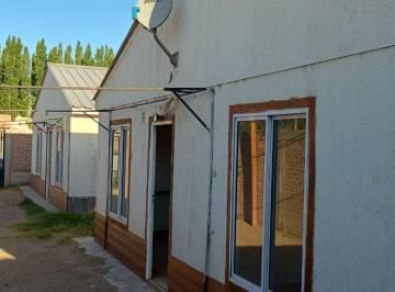 Casa · 166m² · 2 Ambientes · En Venta, Complejo de 3 Casas, Barrio Altos de Alberdi, Plottier