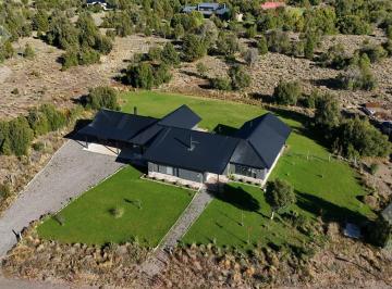 Casa · 192m² · 5 Ambientes · 2 Cocheras · Casa en Venta 3 Dorm. y Studio - El Pegual Club de Campo - San Martin de Los Andes