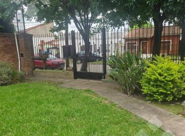 Casa · 113m² · 4 Ambientes · 2 Cocheras · Casa con Amplio Lote de 456 m²