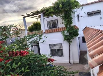 Casa · 173m² · 7 Ambientes · 2 Cocheras · En Venta, Casa de 3 Dorm., Barrio Pinar, Plottier