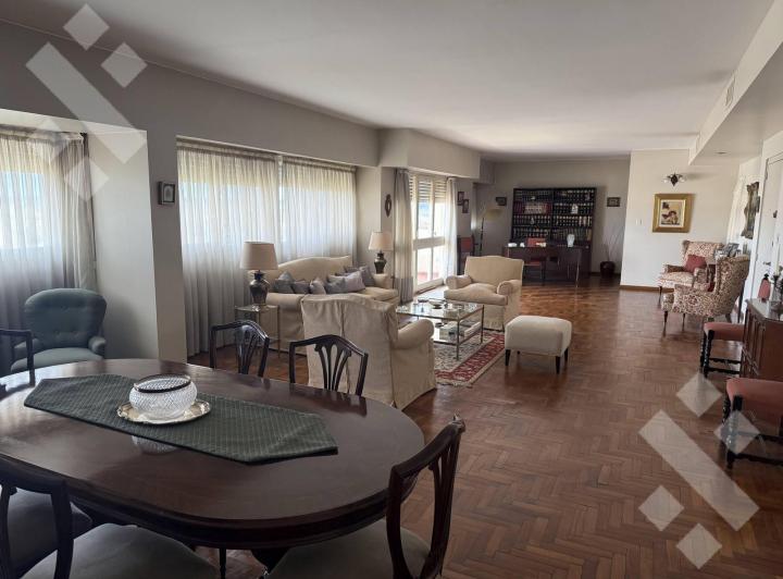 Departamento · 247m² · 6 Ambientes · 1 Cochera