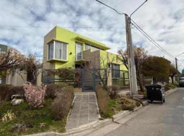 Casa · 200m² · 5 Ambientes · 1 Cochera · Venta Casa 3 Dormi - B Terrazas del Neuquen