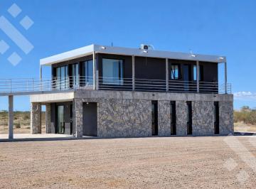 Casa · 205m² · 5 Ambientes · 1 Cochera · Casa en Villa El Chocon