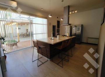 Casa · 184m² · 3 Dormitorios · 2 Cocheras · Casa en Venta 3 Dorm. Cipolletti