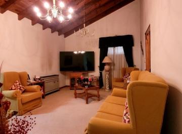 Casa · 157m² · 7 Ambientes · 1 Cochera · Venta Casa 3 Dorm. - Depto 1 Dormitorio. Confluencia Urbana. Ciudad de Neuquen
