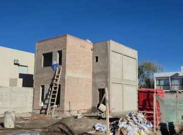 PH · 123m² · 4 Ambientes · 1 Cochera · En Venta Dúplex 2dorm Escritorio | B° Rincón Lindo - Cipolletti | en Construcción