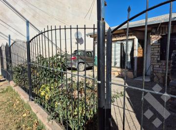 Casa · 300m² · 4 Dormitorios · En Venta, Lote Apto Desarrollo, Plottier