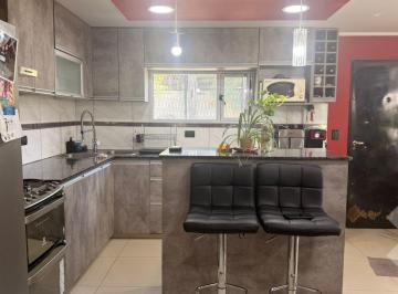 PH · 105m² · 4 Ambientes · 1 Cochera · Venta de Duplex en Barrio Canal V Neuquen Capital