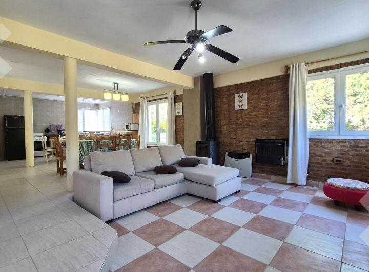 Casa · 225m² · 5 Ambientes · 1 Cochera