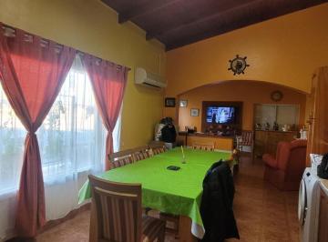 Casa · 160m² · 3 Dormitorios · 1 Cochera · Venta Casa 2 Dorm. Departamento 1 Dorm. Centenario