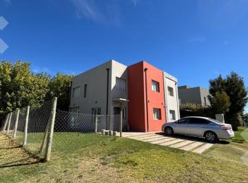 Casa · 110m² · 5 Ambientes · 2 Cocheras · Duplex en Venta de 3 Dorm. en Barrio Privado La Peregrina –neuquen Capital