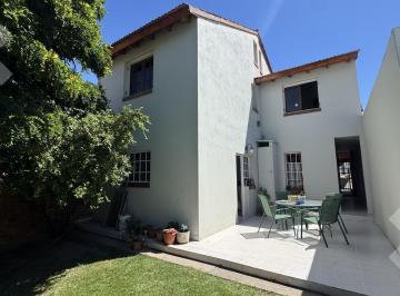 Casa · 150m² · 5 Ambientes · 1 Cochera · Venta - Casa de 3 Dorm. | B° Santa Genoveva | Neuquén