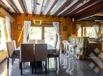Casa · 300m² · 5 Ambientes · 2 Cocheras · Casa en Venta 300 m² - B° Tierra de Sol - San Martin de Los Andes.