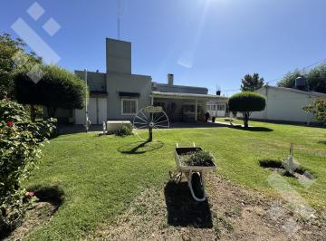 Quinta vacacional · 500m² · 10 Ambientes · 5 Cocheras · Quinta en General Fernandez Oro