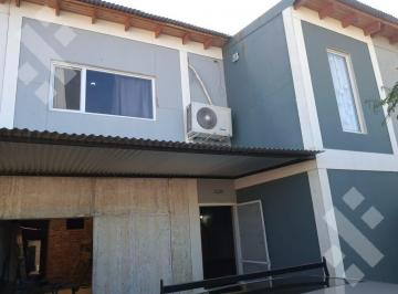 Casa · 175m² · 4 Ambientes · 1 Cochera · Venta Duplex 3 Dorm Taller/deposito. B° La Dolfina. Plottier