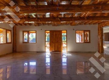 Quinta vacacional · 617m² · 11 Ambientes · 3 Cocheras · Venta Casa Quinta 3 Dorm. C/galpones - Plottier