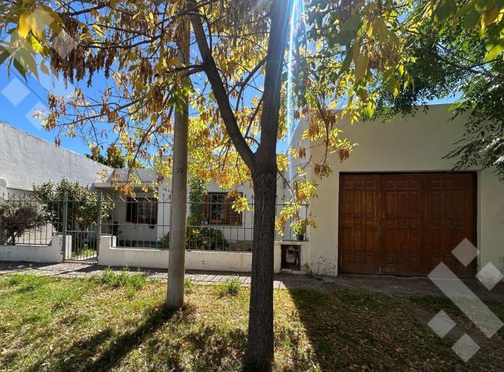 Casa · 70m² · 5 Ambientes · 1 Cochera
