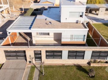 Casa · 394m² · 5 Ambientes · 1 Cochera · En Venta | Casa de 3 Dorm. | Barrio Los Manzanos | Plottier