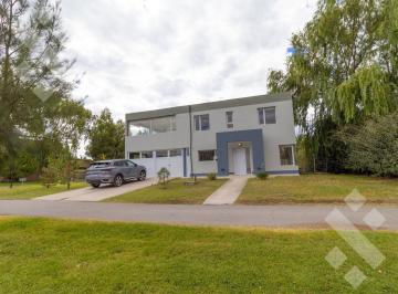 Casa · 220m² · 6 Ambientes · 2 Cocheras · Alquiler Casa 3 Dorm. con Pileta B° Privado La Zagala
