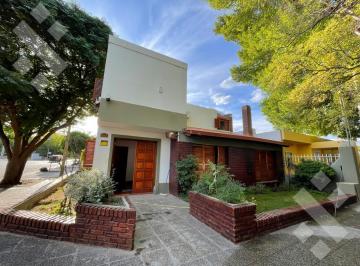 Casa · 195m² · 7 Ambientes · 1 Cochera · Venta Casa 4 Dorm. Bºmanzanar - Cipolleti