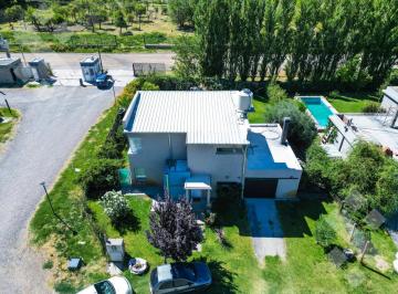 Casa · 147m² · 2 Dormitorios · 2 Cocheras · Venta Casa 2 Dorm., Piscina, Barrio Cerrado La Castellana II Neuquen