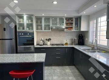Casa · 210m² · 6 Ambientes · 1 Cochera · En Venta | Casa de 3 Dorm. con Pileta | Barrio Terrazas del Neuquén | Neuquén