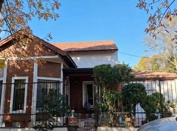 Casa · 173m² · 7 Ambientes · En Venta | Casa de 3 Dorm. Estudio | Barrio Viña del Rio | Plottier