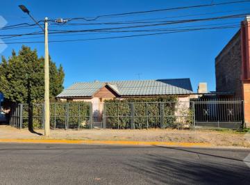 Casa · 795m² · 4 Ambientes · 1 Cochera · Venta Dos Casas I Lote Apto Desarrollo I Juan Benigar 300 I Neuquén