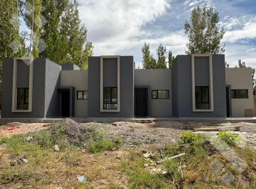 Casa · 165m² · 9 Ambientes · Complejo de 3 Casas Para Renta en Añelo