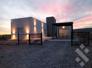 Casa · 106m² · 3 Ambientes · 1 Cochera · Venta Casa Dos Dorm. en Chocón Medio. Neuquén