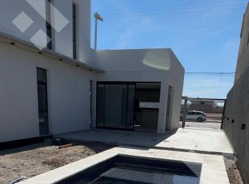Casa · 170m² · 4 Ambientes · 1 Cochera · Venta | Casa de 3 Dorm. | B° Rincón de Emilio | Neuquén