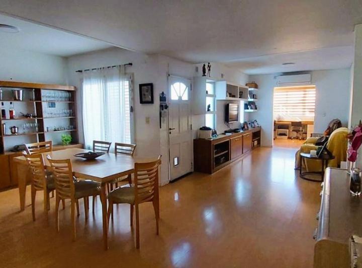 PH · 145m² · 6 Ambientes · 1 Cochera
