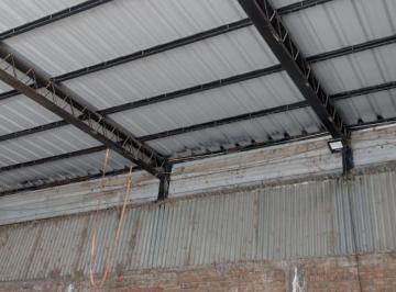 Bodega-Galpón · 207m² · 4 Ambientes · 4 Cocheras · Galpón con Oficinas