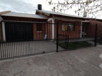 Casa · 264m² · 5 Ambientes · 2 Cocheras · Casa en Venta - Allen - Rio Negro