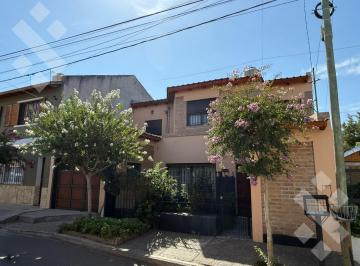 Casa · 200m² · 5 Dormitorios · 1 Cochera · Casa en Capital