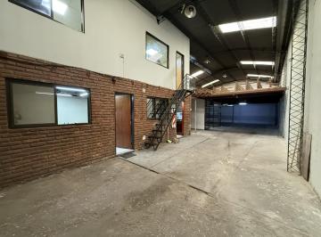 Bodega-Galpón · 200m² · 6 Ambientes · Galpón con Oficinas en Constitucion y Rioja