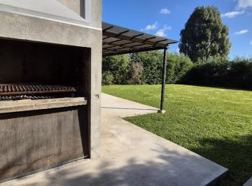 Casa · 110m² · 4 Ambientes · 1 Cochera · Casa Alquiler 4 Ambientes en San Ramiro - Pilar del Este