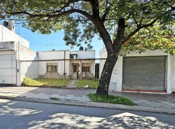 Casa · 2 Dormitorios · Casa + Local en Venta