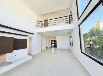 Casa · 260m² · 4 Ambientes · 2 Cocheras · Casa El Alquiler en Sauces de 3 Dorm., Escritorio y Playroom
