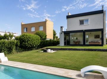 AMN-AMN-4000_2 · Casa en Venta en Santa Elena - Pilar del Este