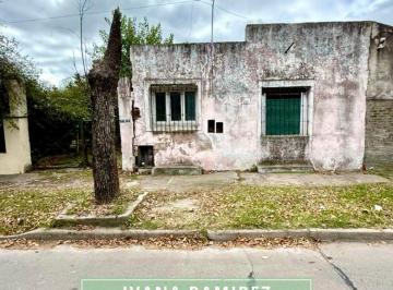 Terreno · 396m² · Se Vende Terreno de 396 m² con Casa a Reciclar, Listo Para Escriturar en Luján Centro.