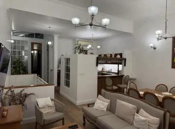 Casa · 200m² · 5 Ambientes · Venta. Casa. 5 Ambientes. Alvarez Thomas 300. Colegiales.