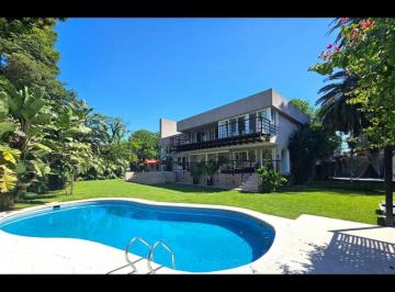 Casa · 468m² · 6 Ambientes · 2 Cocheras · Casa en Venta, 2 Plantas con Jardín, Pileta y Cochera - Martínez