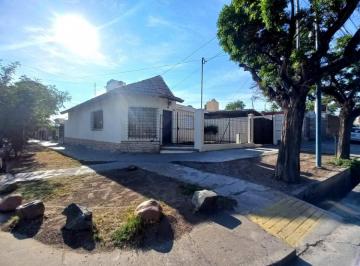 Casa de 6 ambientes, Gobernador Benegas · Amplia Casa en Alquiler en B° Fuchs, Godoy Cruz