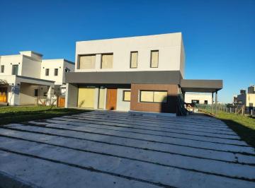 Casa de 5 ambientes, Berazategui · Casa en Venta 5 Ambientes a Estrenar en Pueblos del Plata