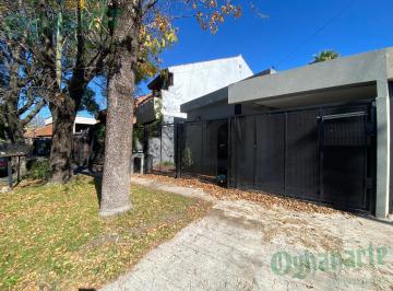 Casa · 70m² · 4 Ambientes · 1 Cochera · Venta de Hermoso PH en Ituzaingó - 4 Amb